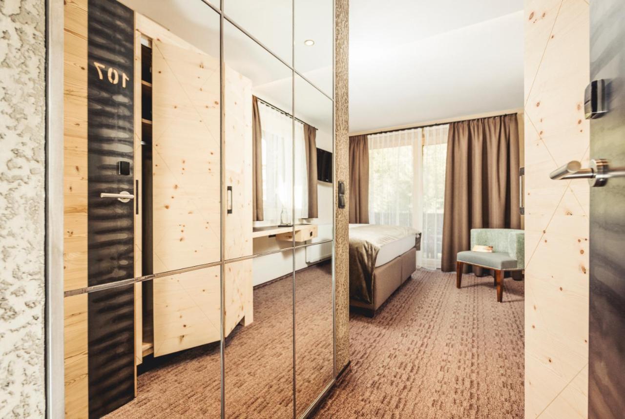 Hotel Bergkristall Zillertal - Adults Only 14 Years Plus ヒパッハ エクステリア 写真