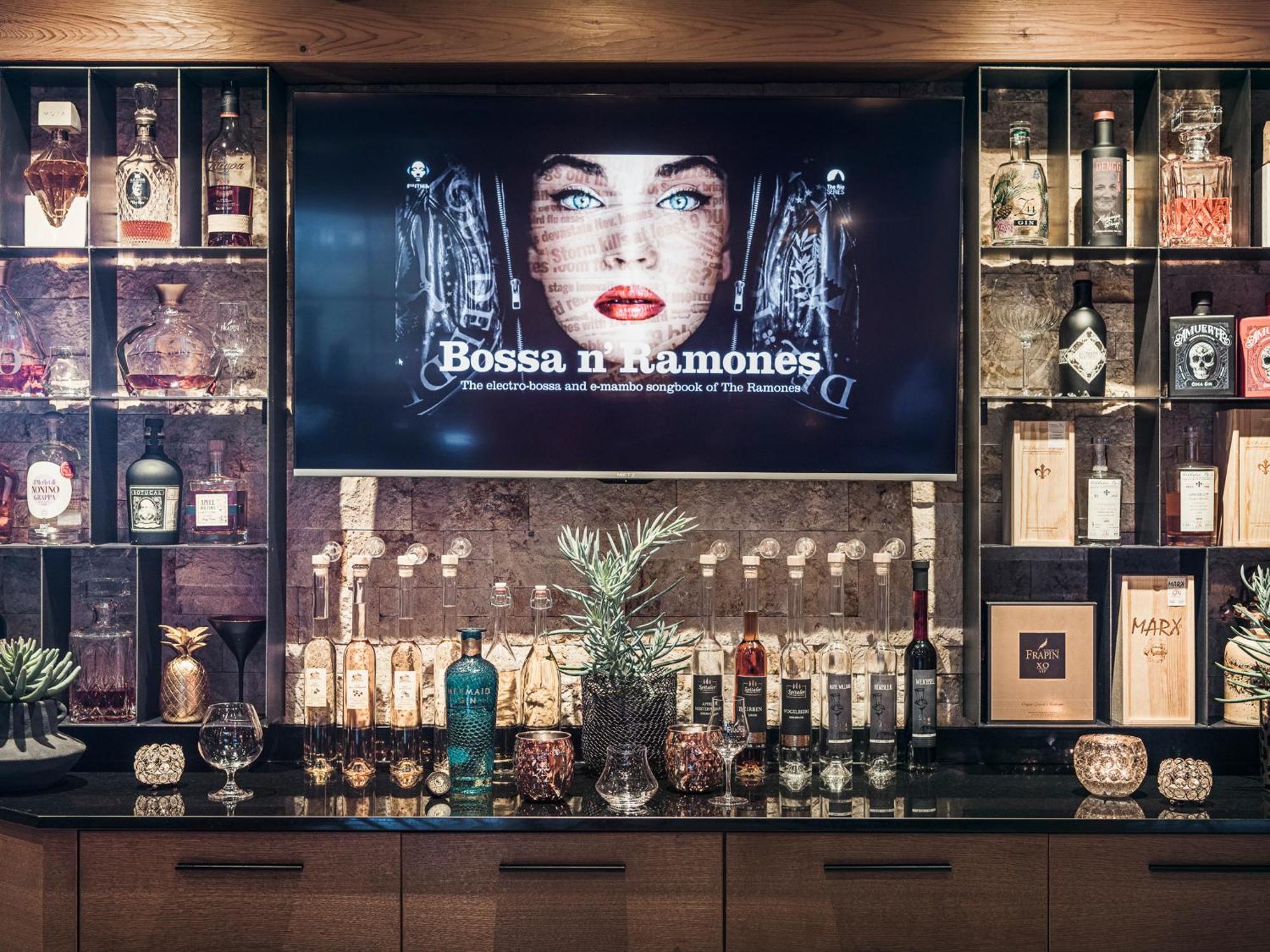 Hotel Bergkristall Zillertal - Adults Only 14 Years Plus ヒパッハ エクステリア 写真